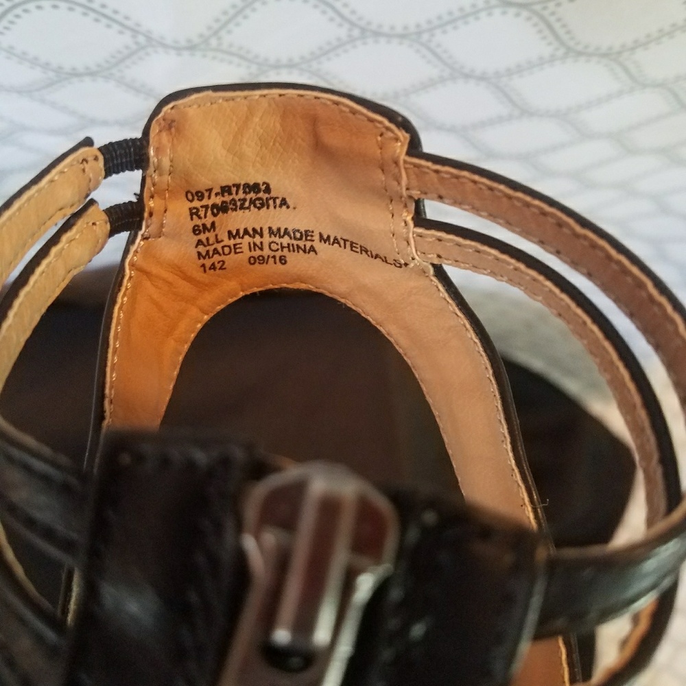 Sandals - Picture 4 of 4